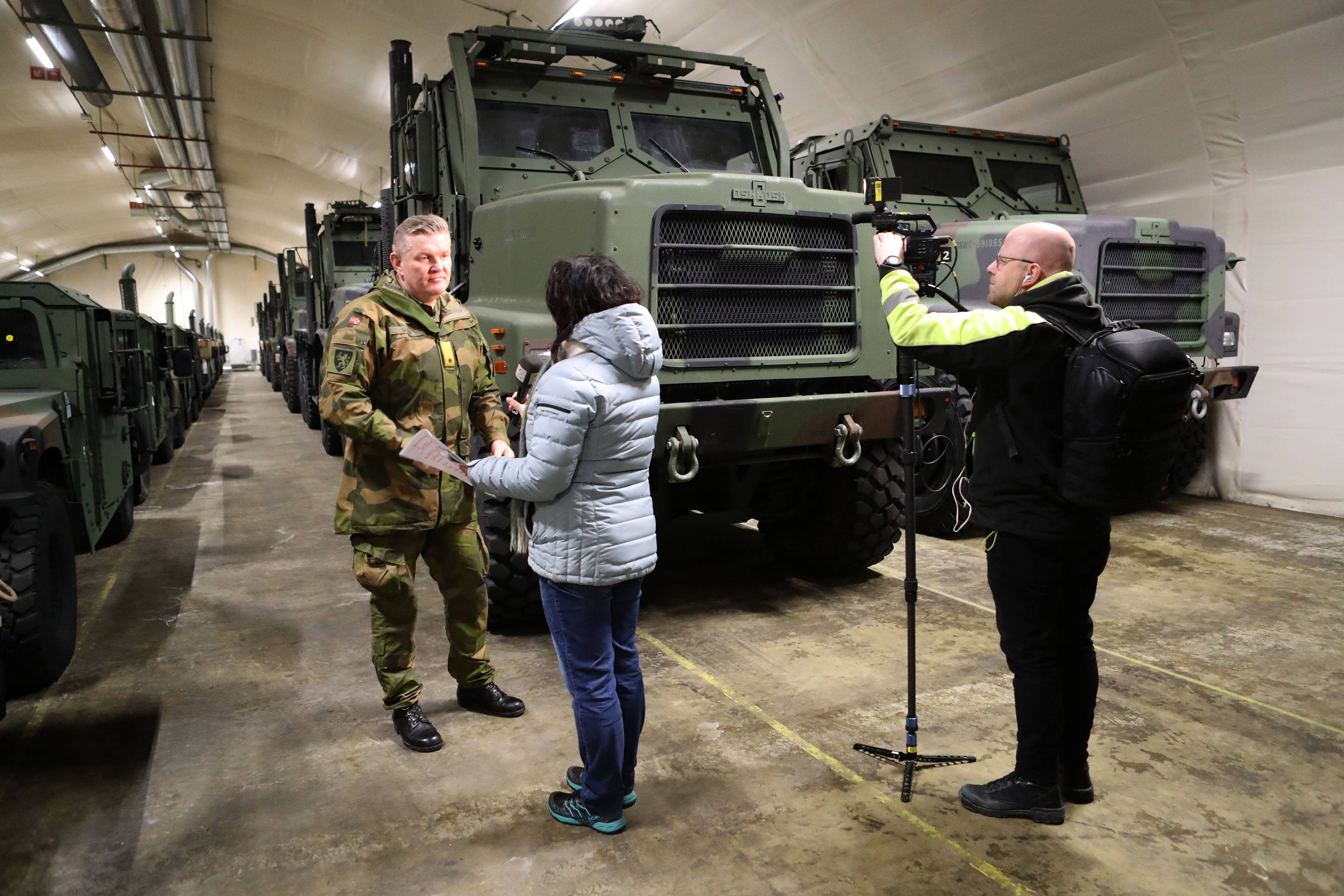 Intervju inne i NATOs forhåndslager i Tromsdal, Verdal